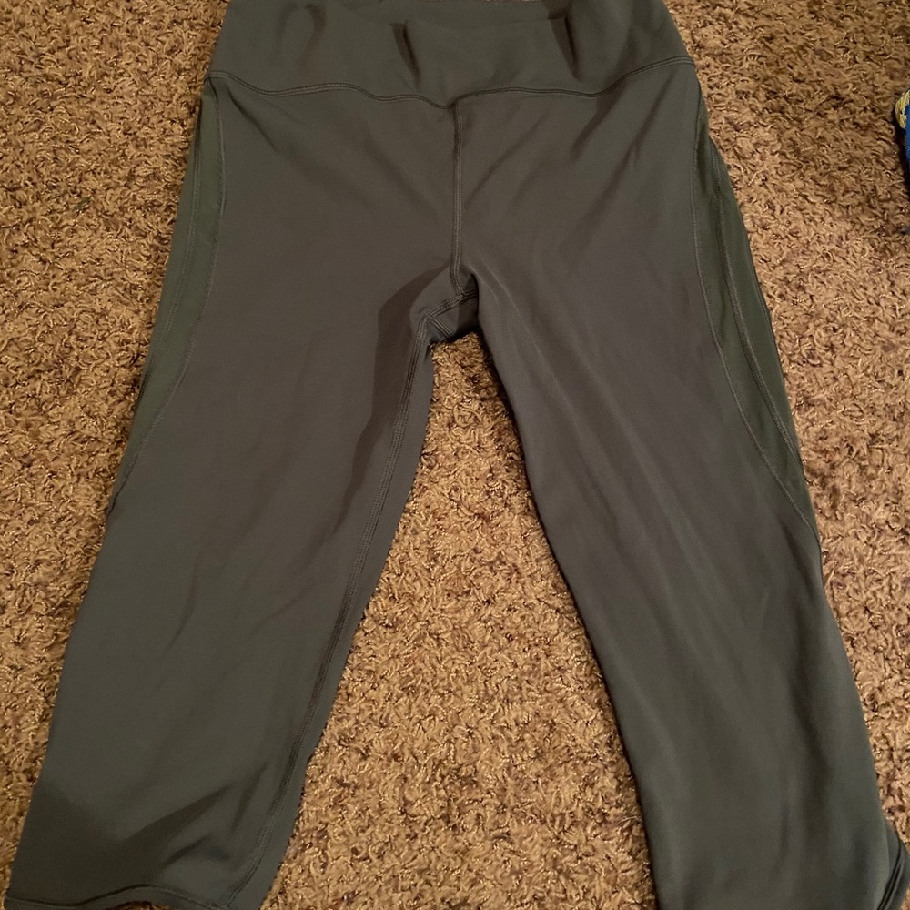 Lululemon sun salutation crop leggings